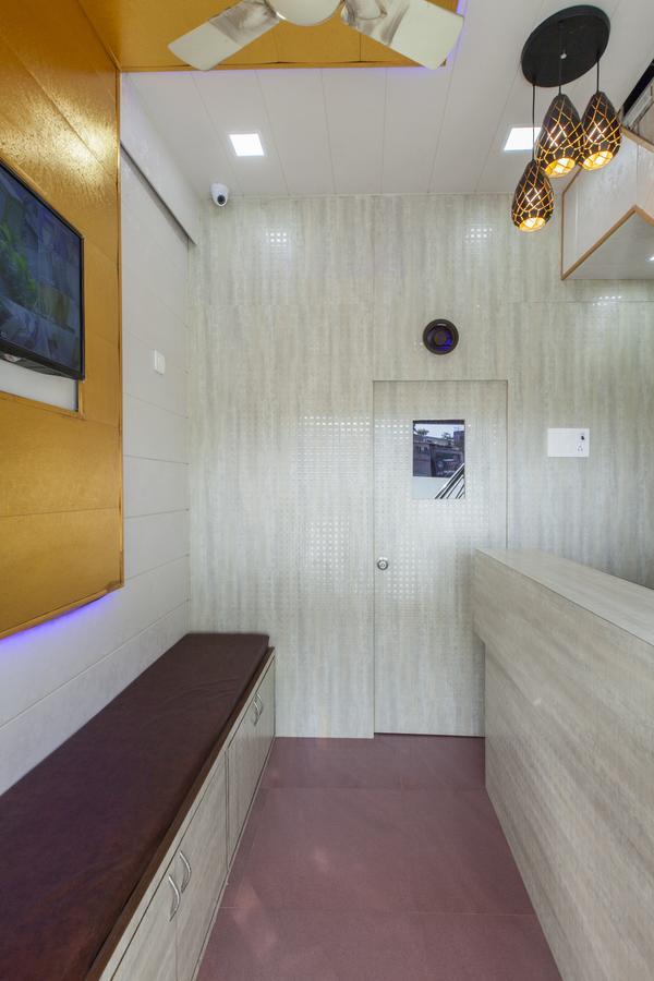 Abza Deluxe Dormitory Мумбай Екстериор снимка