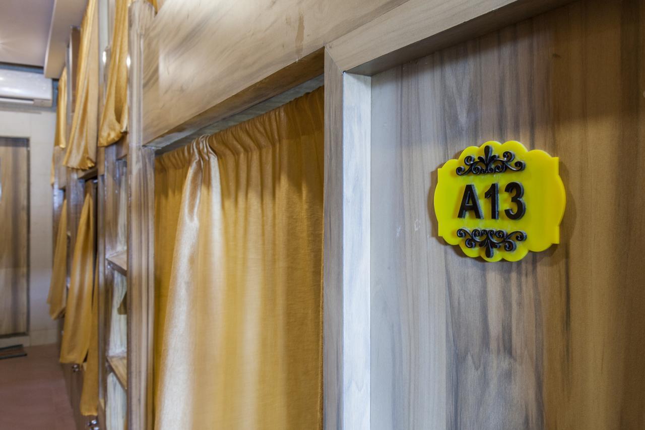 Abza Deluxe Dormitory Мумбай Екстериор снимка